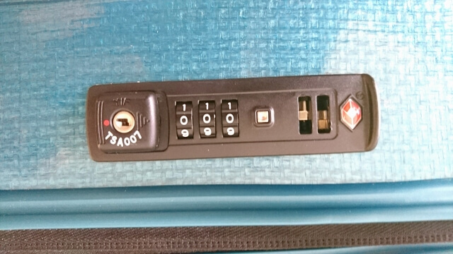 スーツケース　ロック・鍵の形状